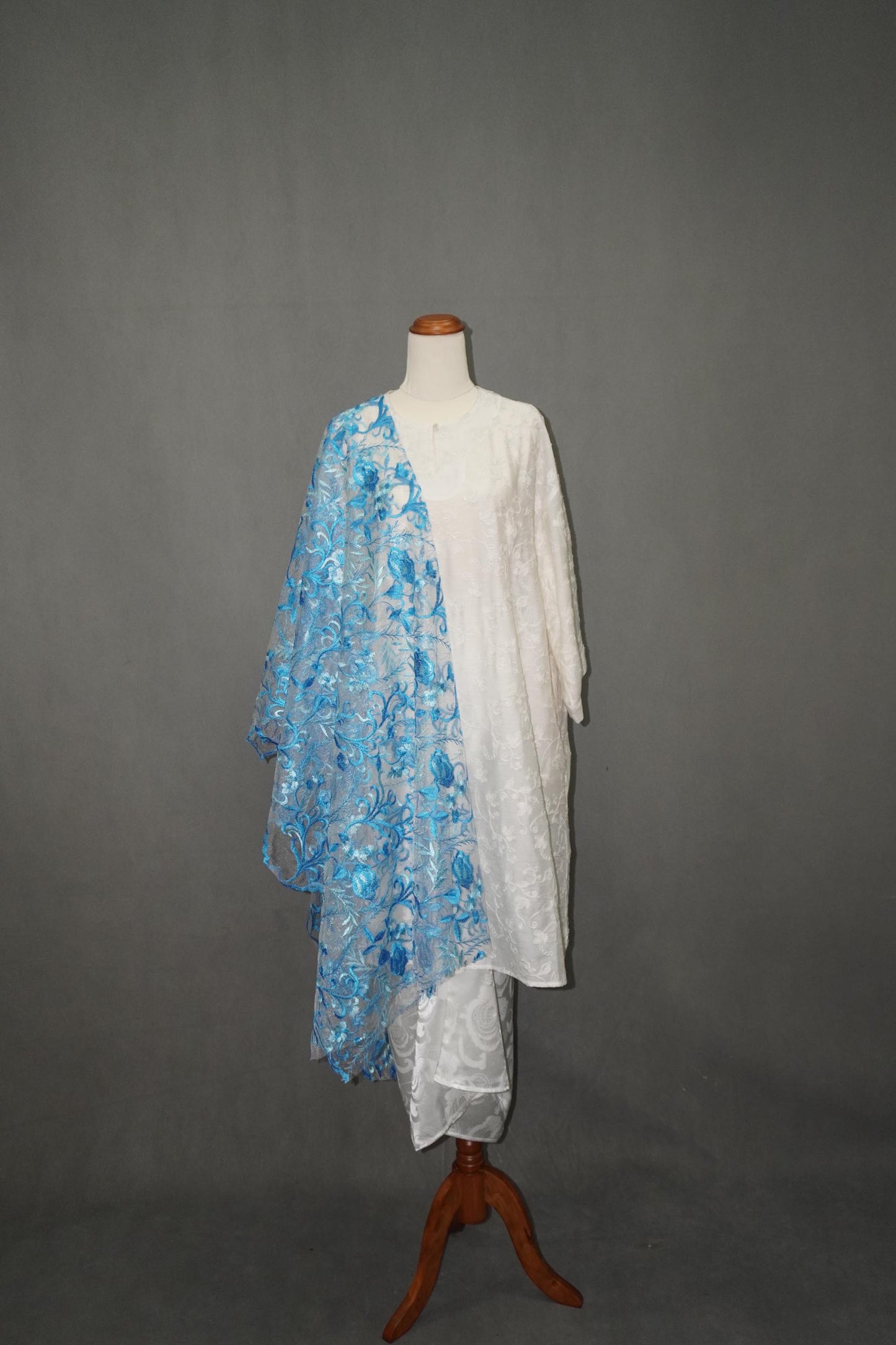 Selendang Alun Renda Biru Muda