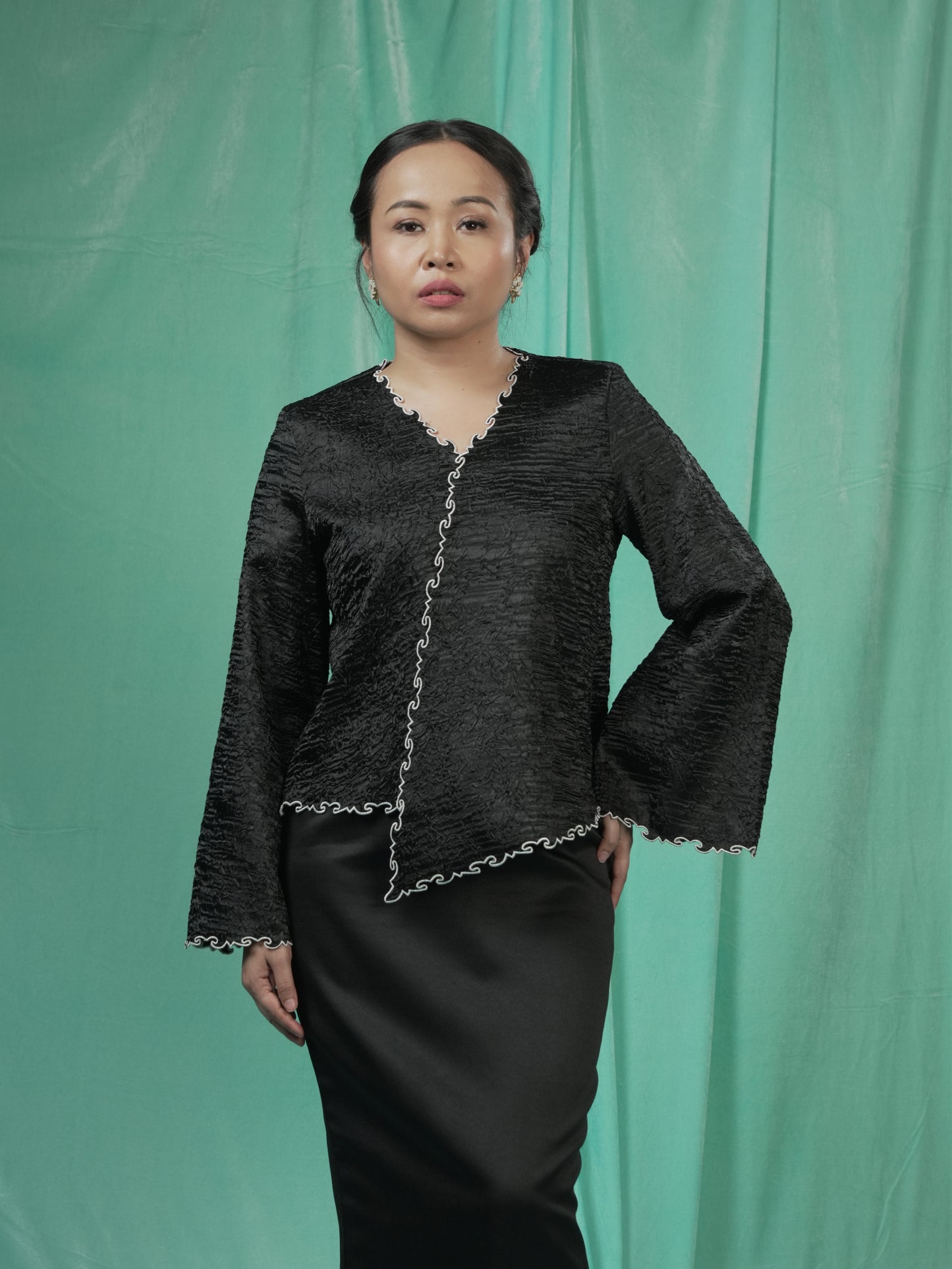 Baju Kebaya Rekah Hitam