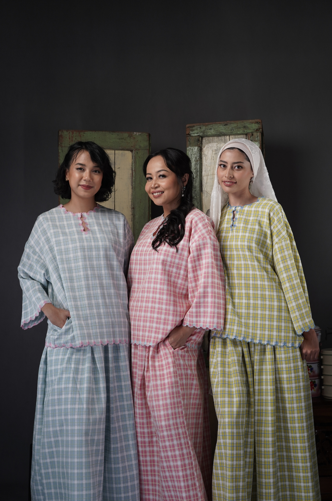 Getaran Kain Gores Kembang Biru