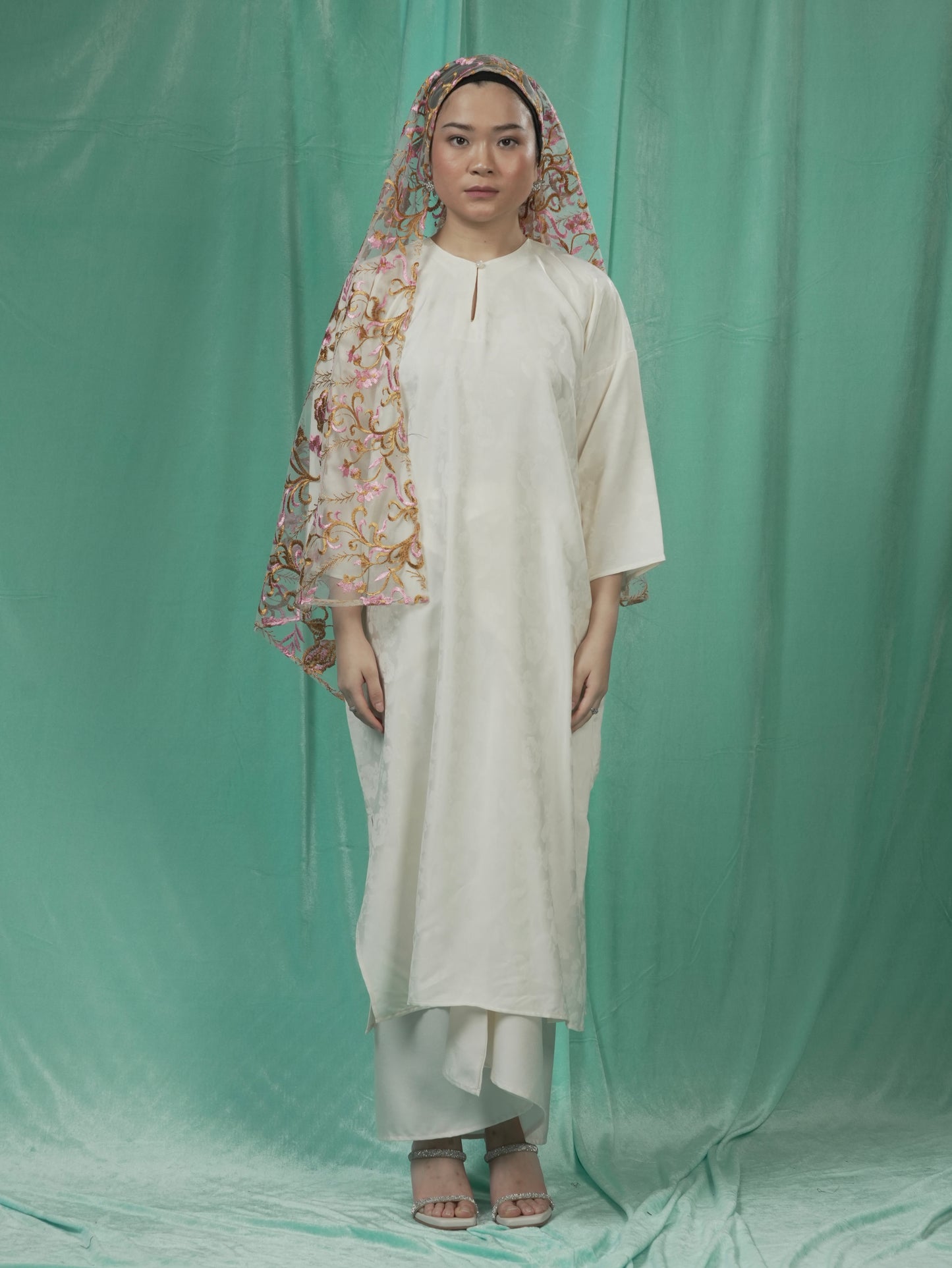 Kilat Kaftan Kurung Krim