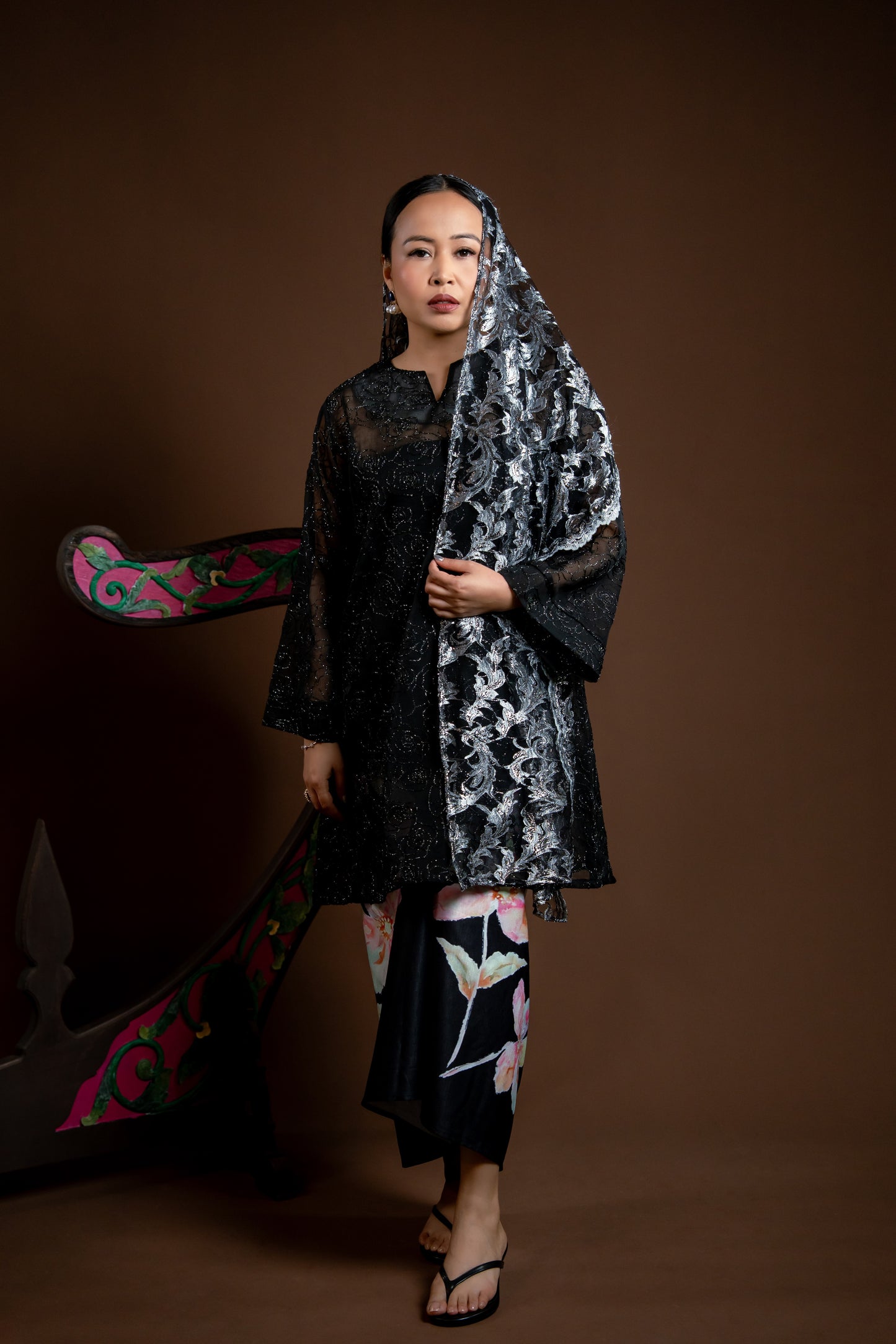 Selendang Rindu Lace Hitam Perak Terang