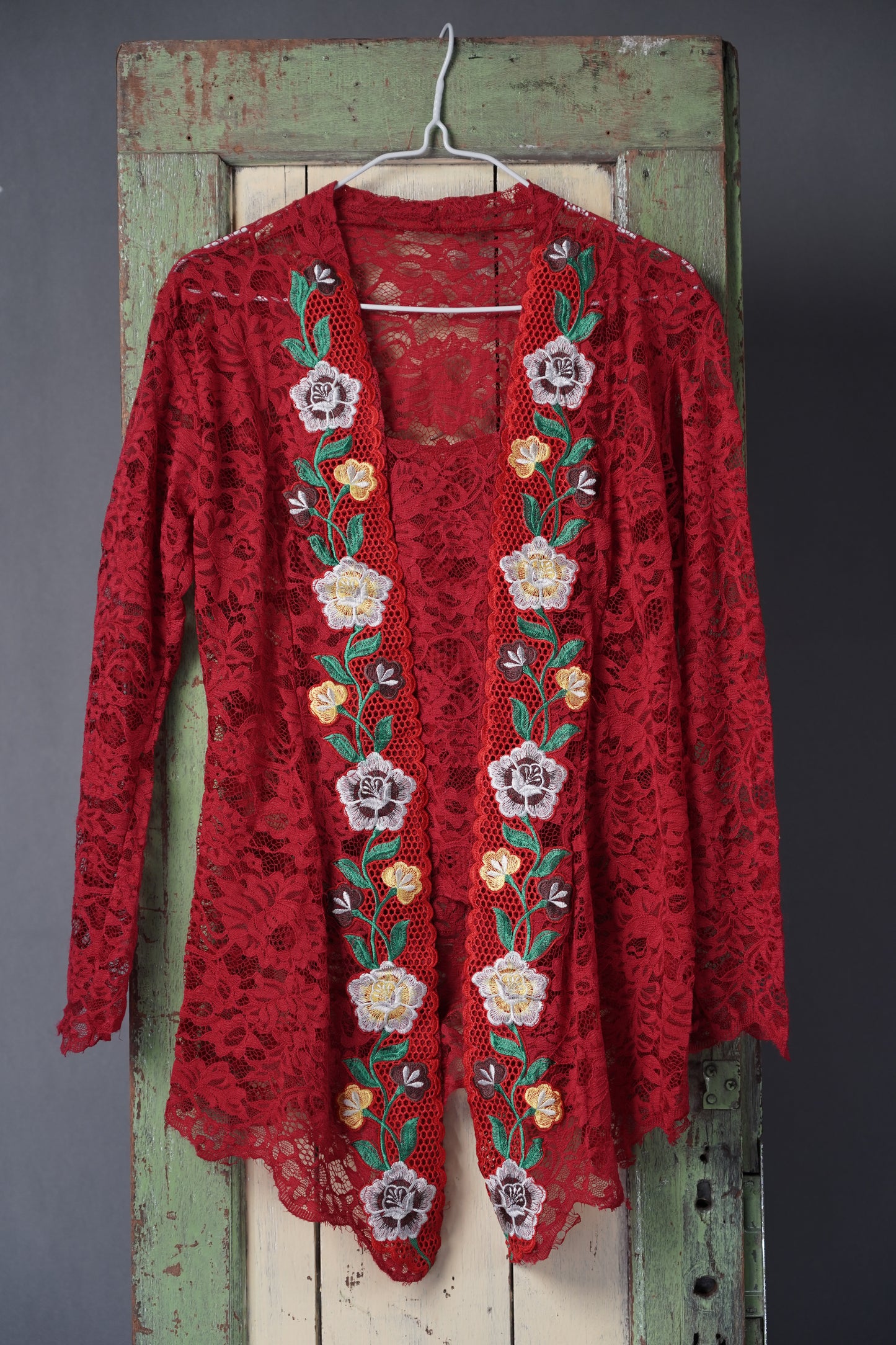 Kebaya Hati Merah