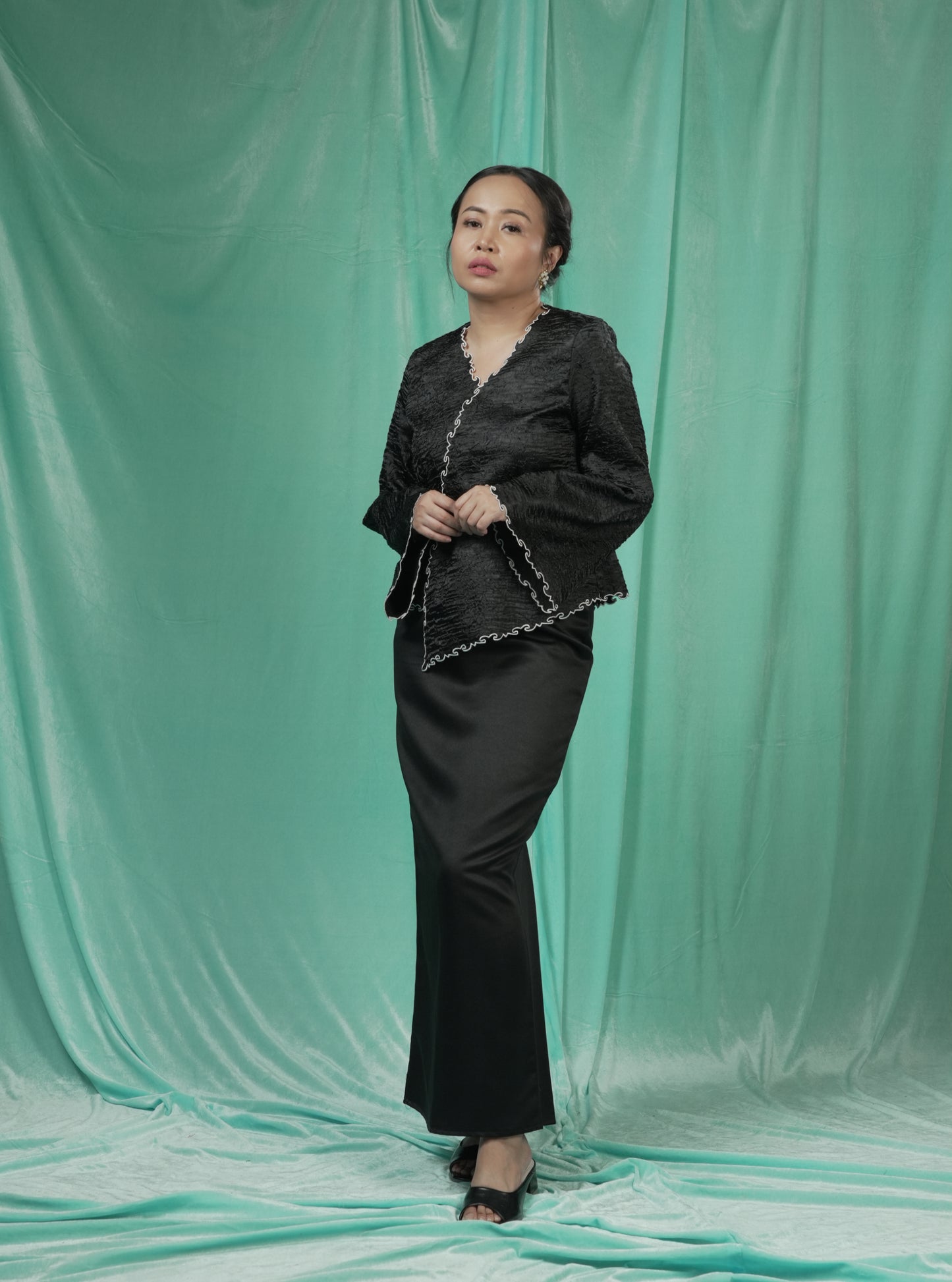 Baju Kebaya Rekah Hitam (PRE-ORDER)