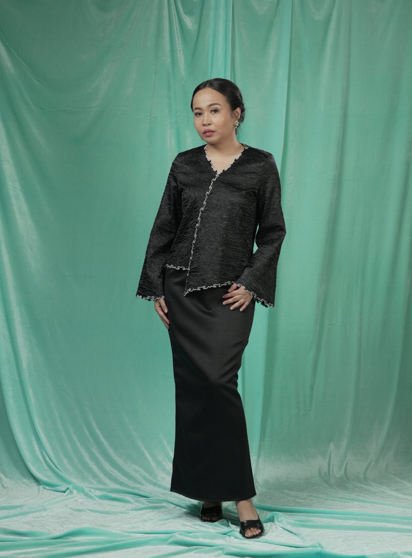 Baju Kebaya Rekah Hitam (PRE-ORDER)