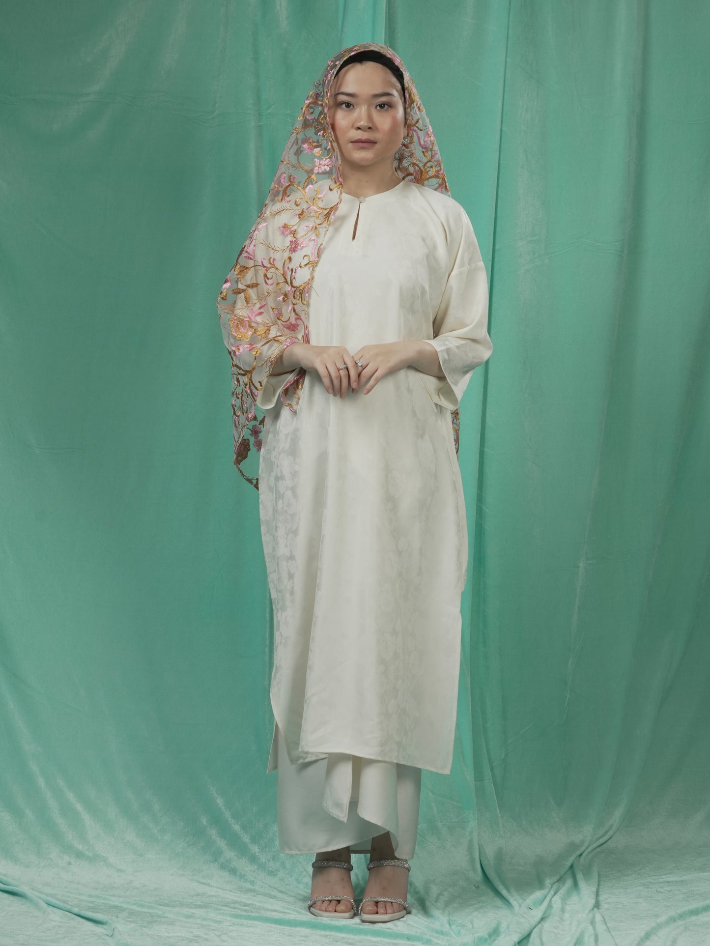 Kilat Kaftan Kurung Krim