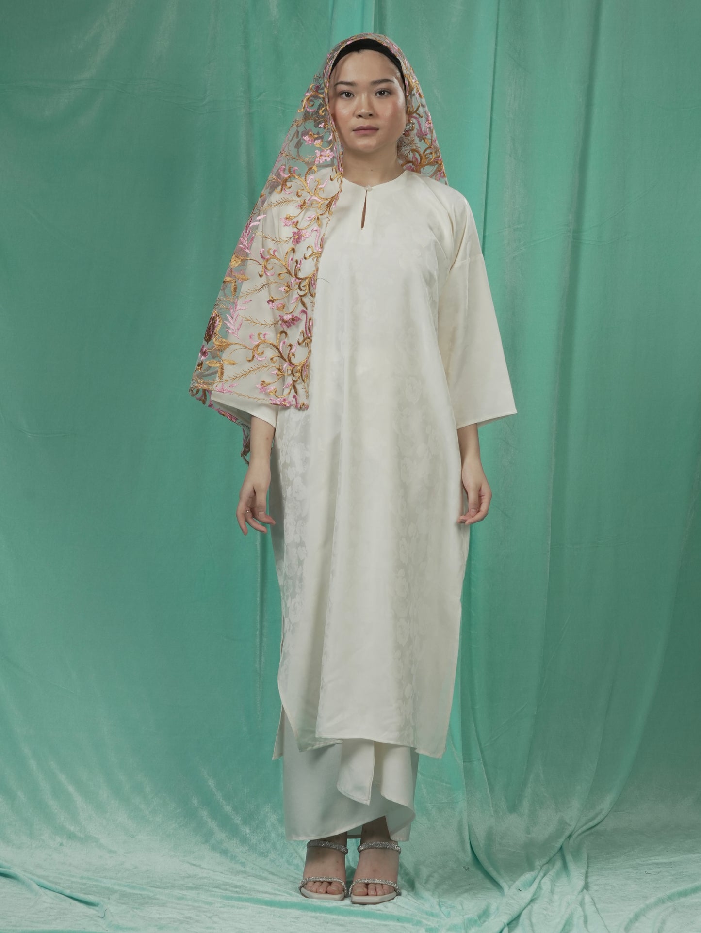 Kilat Kaftan Kurung Krim