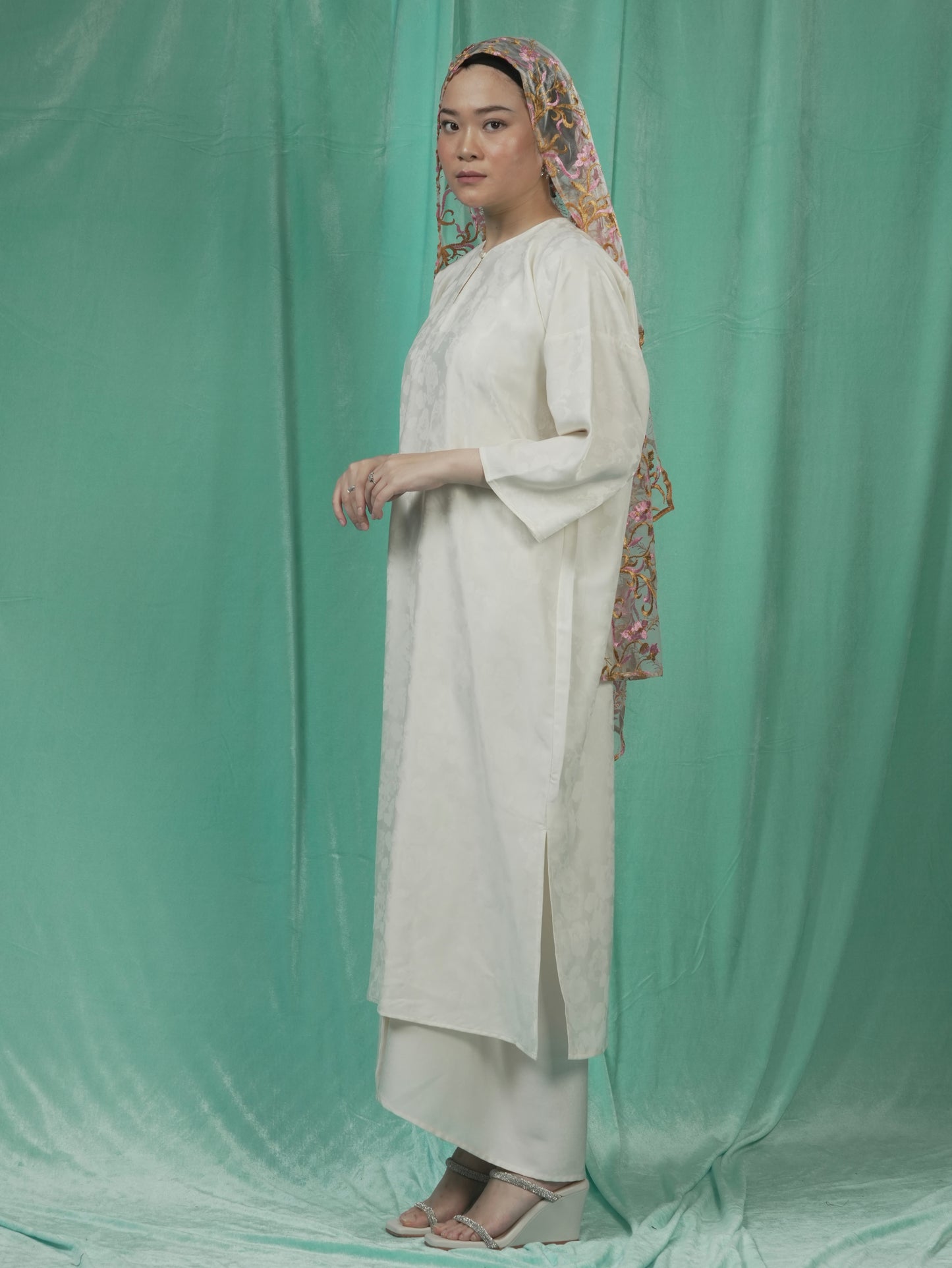 Kilat Kaftan Kurung Krim