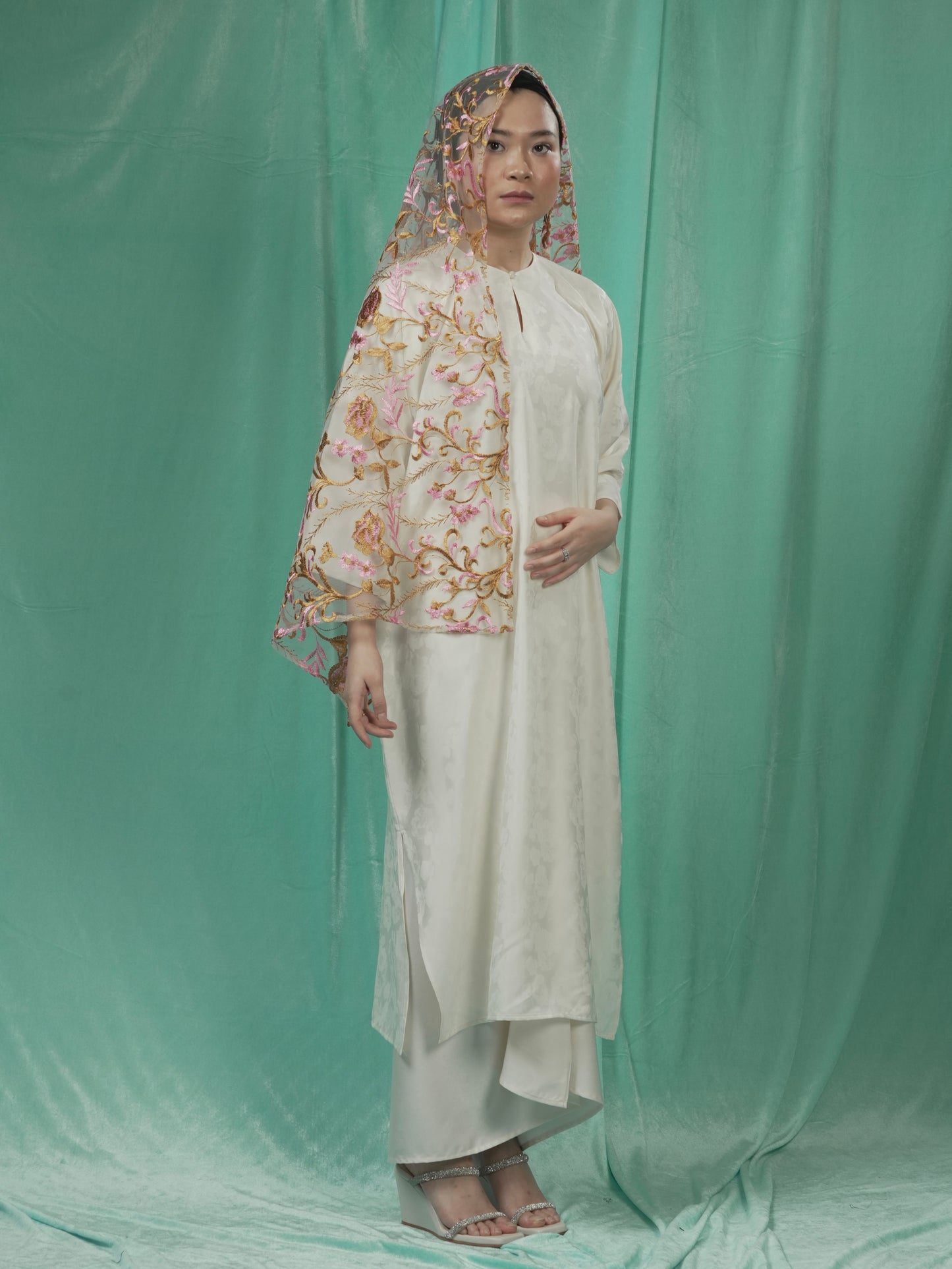 Kilat Kaftan Kurung Krim