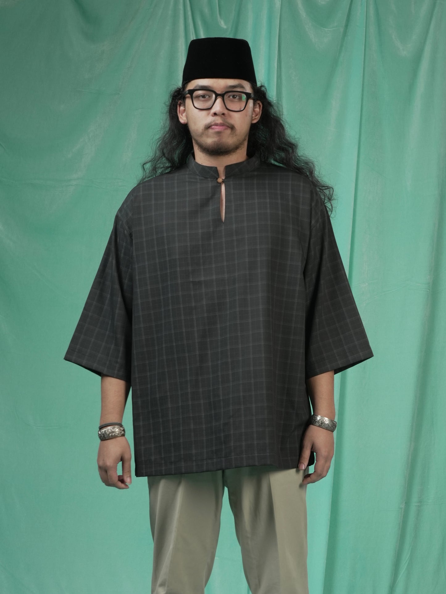 Baju Tinggi Hitam