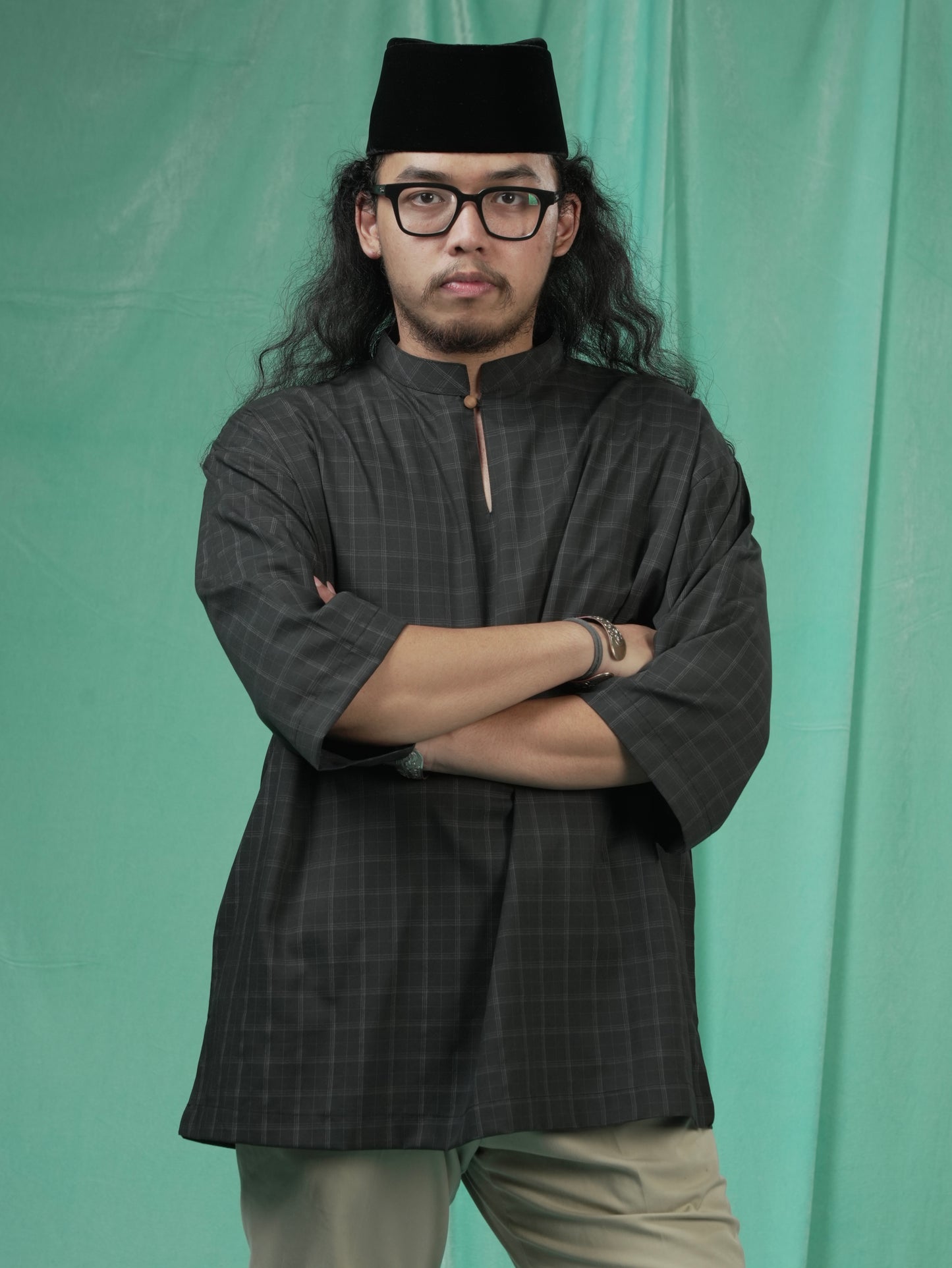 Baju Tinggi Hitam