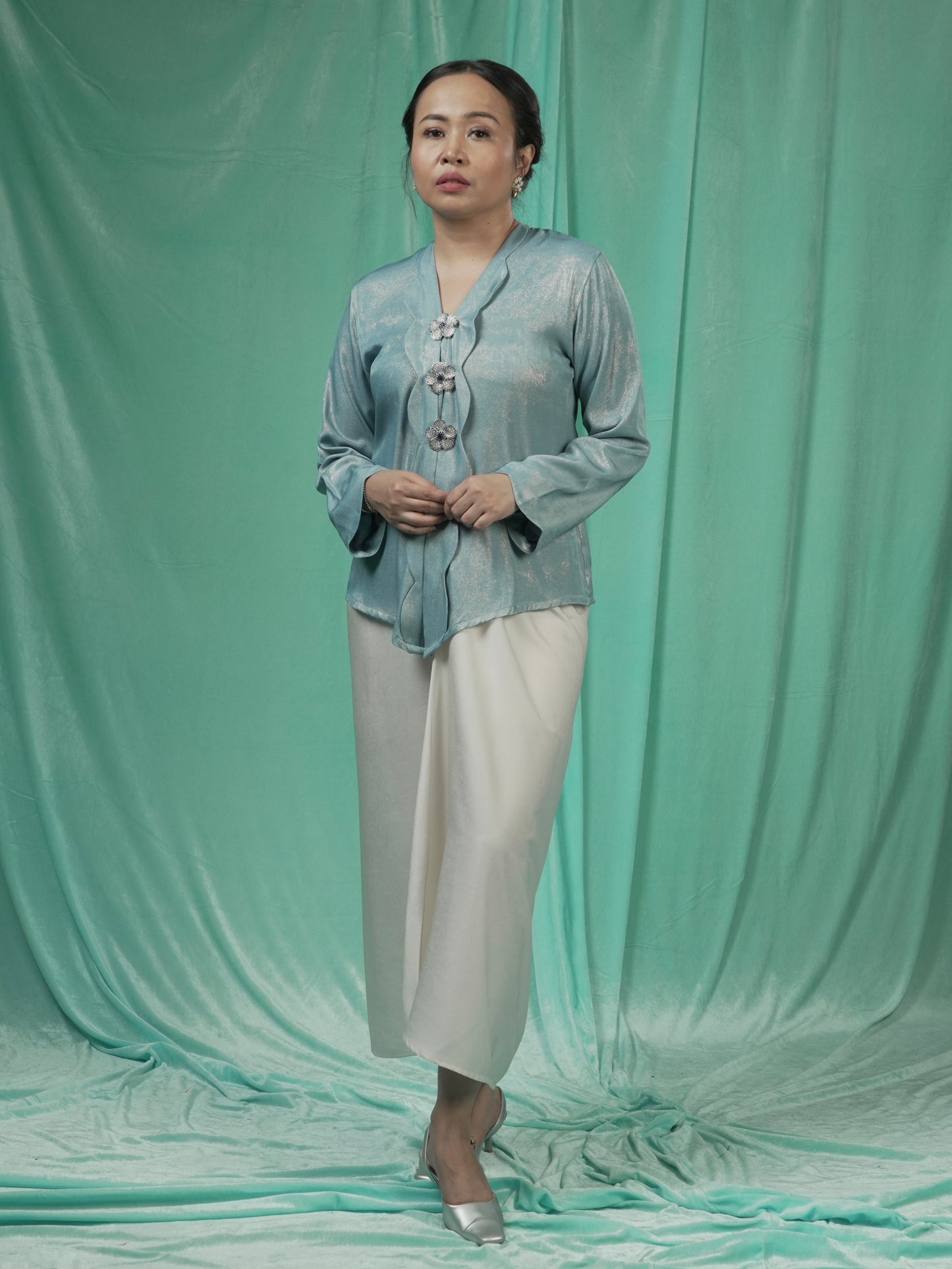 Kebaya Lilit Biru