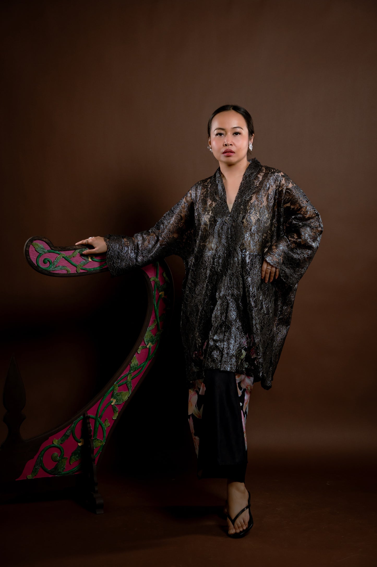 Kebaya Rindu Gema Hitam Metalik