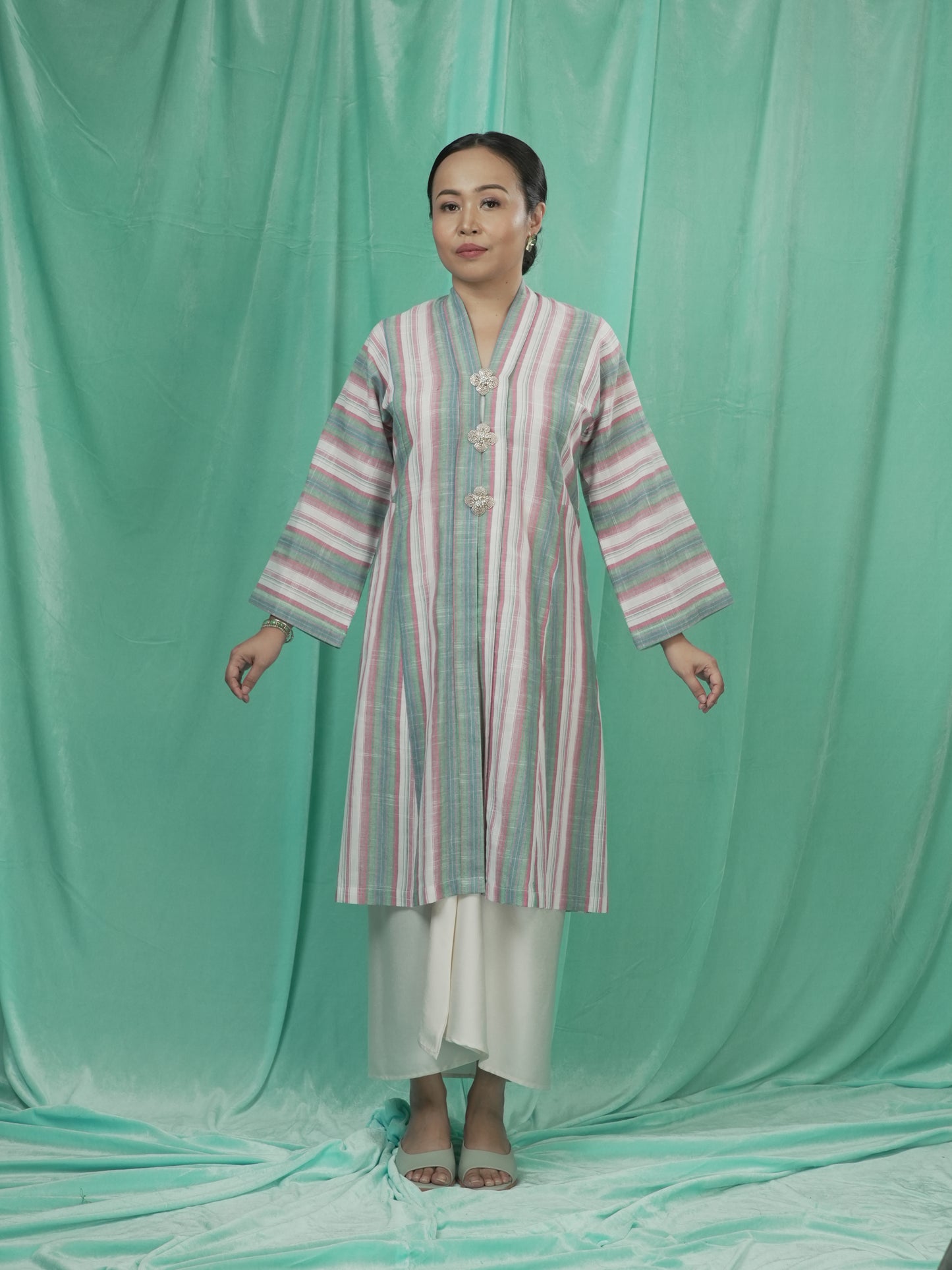 Kebaya Lampai Silang Jambu