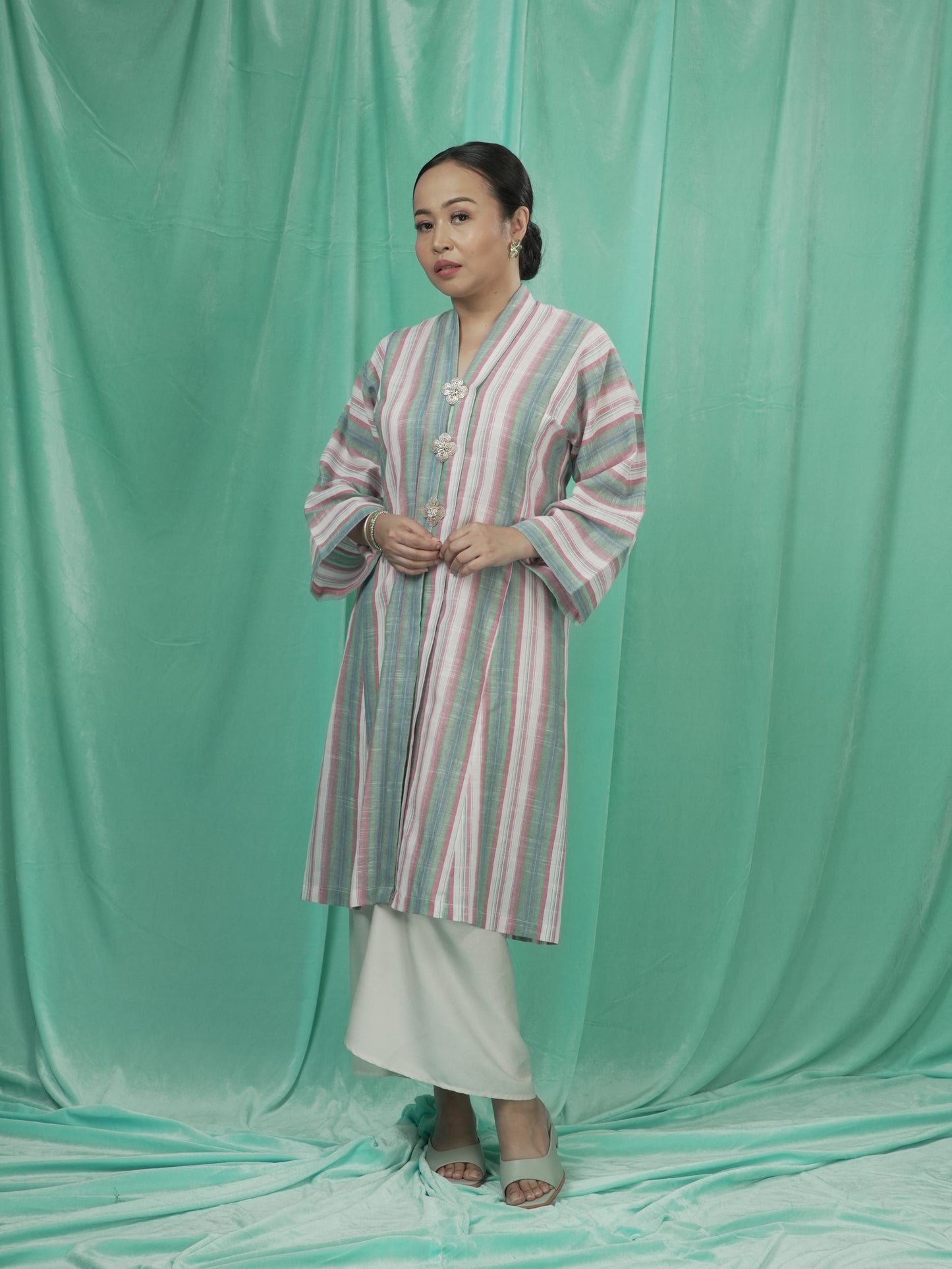 Kebaya Lampai Silang Jambu