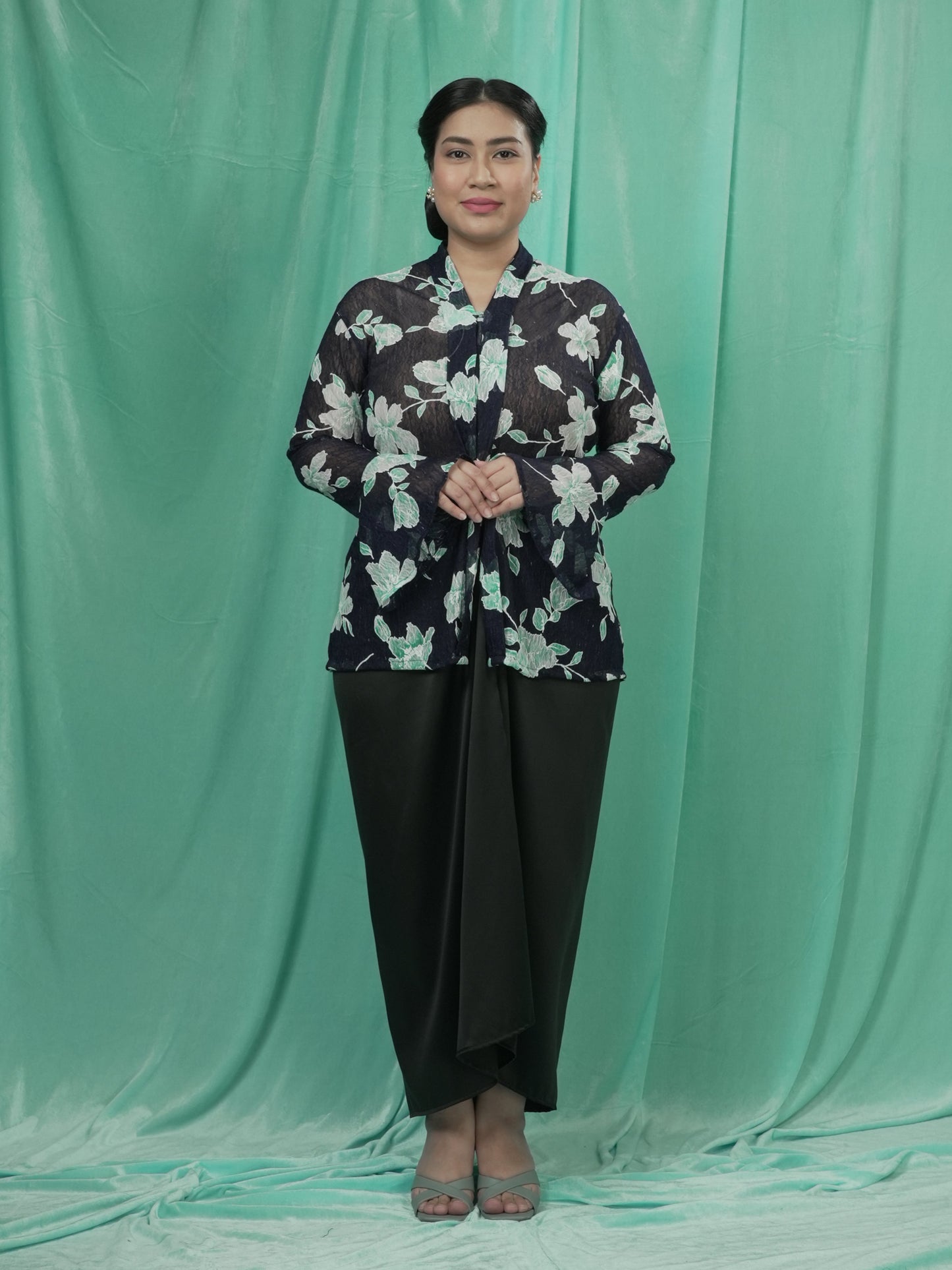 Kebaya Renda Pendek Biru