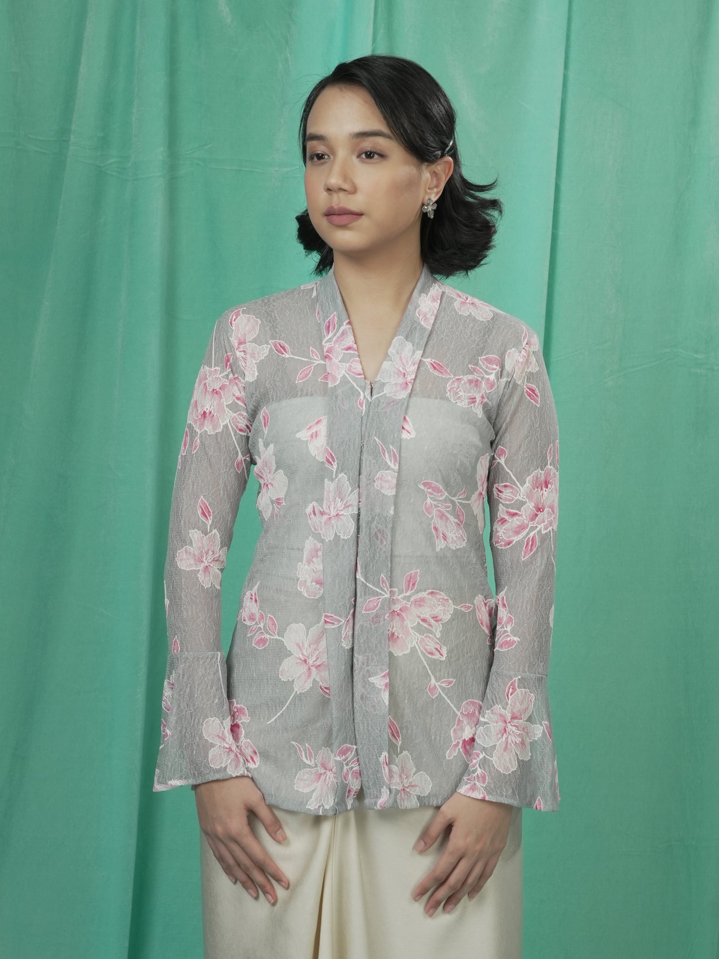 Kebaya Renda Pendek Kelabu