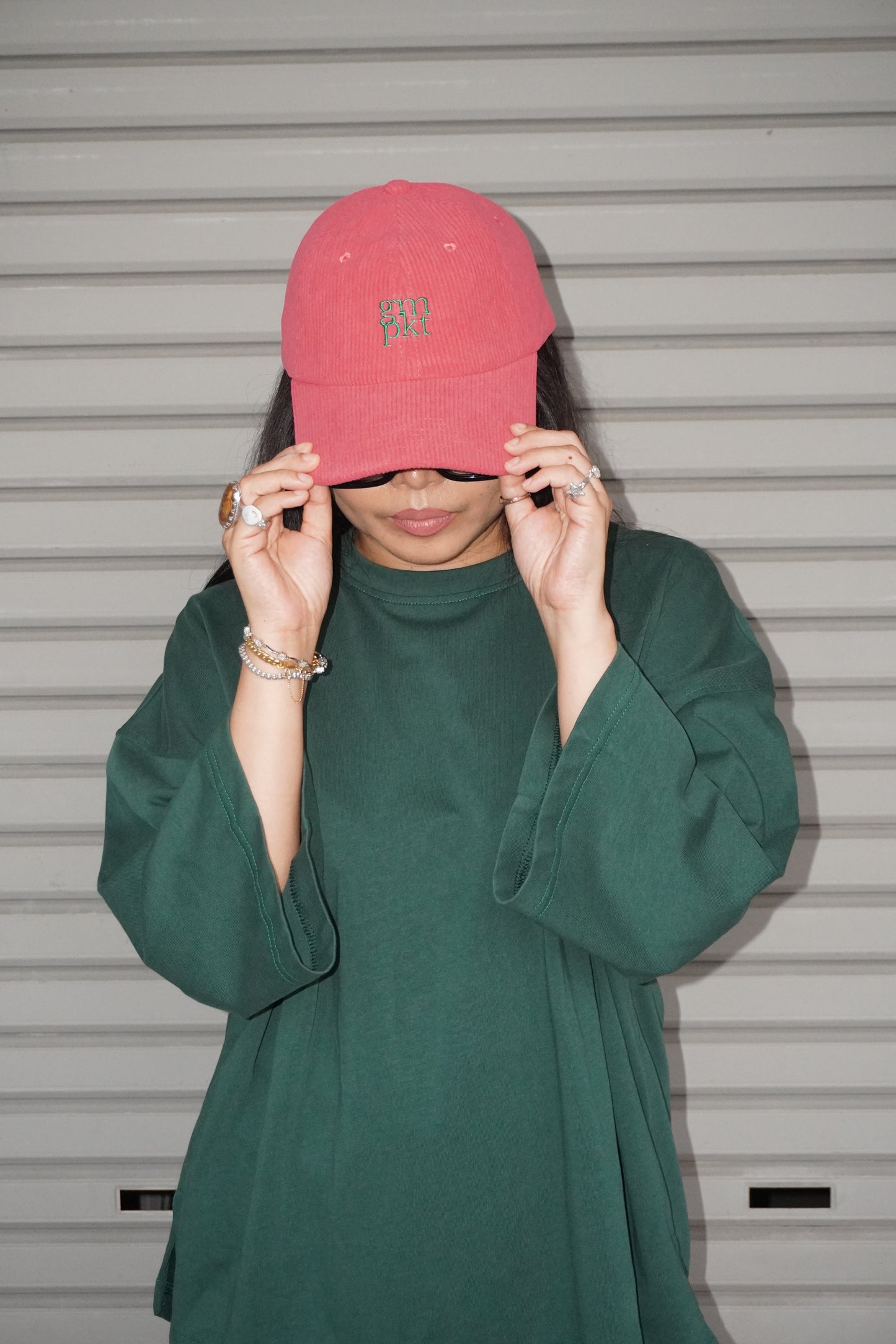 Topi Corduroy Merah Jambu