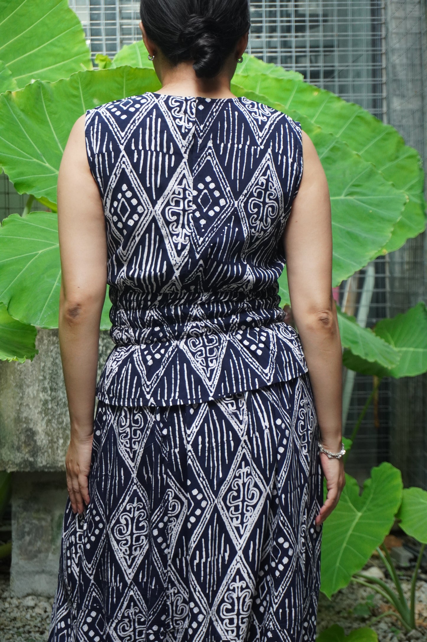 Baju Chop Biru Gelap