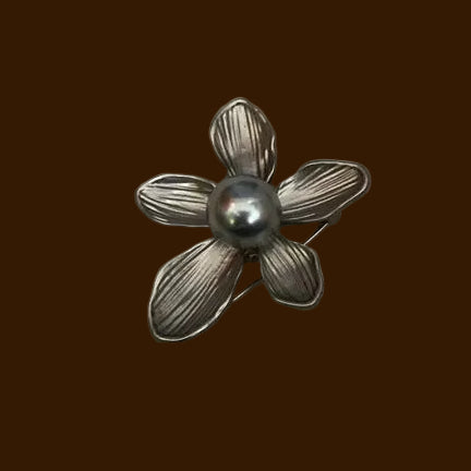 Kerongsang Small Grey Flower with Grey Pearl