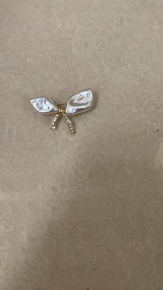 Kerongsang Small Pearl Ribbon