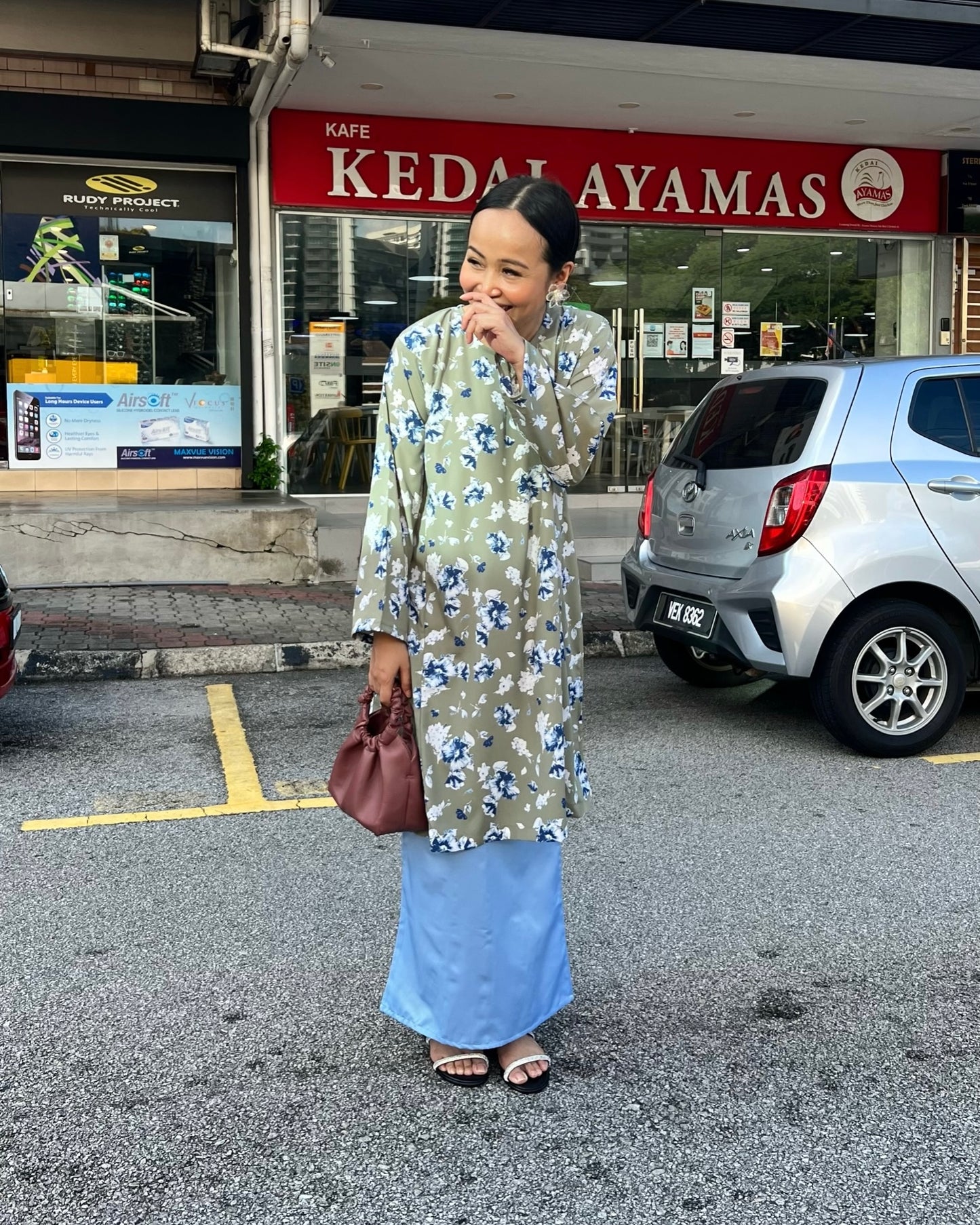 Baju Kurung Bunga Hijau