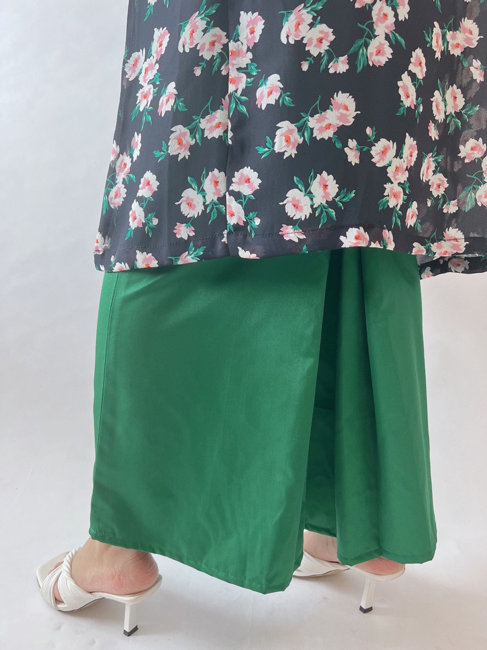 Baju Kurung Bunga Hitam